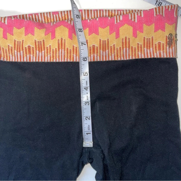Victoria’s Secret Black Printed Fold Over Waist Capri Leggings Small Women’s - Picture 9 of 11